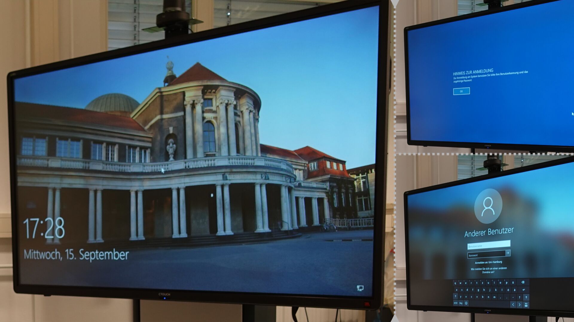 Bildstrecke mit drei Fotos des Displays: direkt nach dem Hochfahren, mit einem Hinweis zur Anmeldung und mit einem Anmeldefenster.